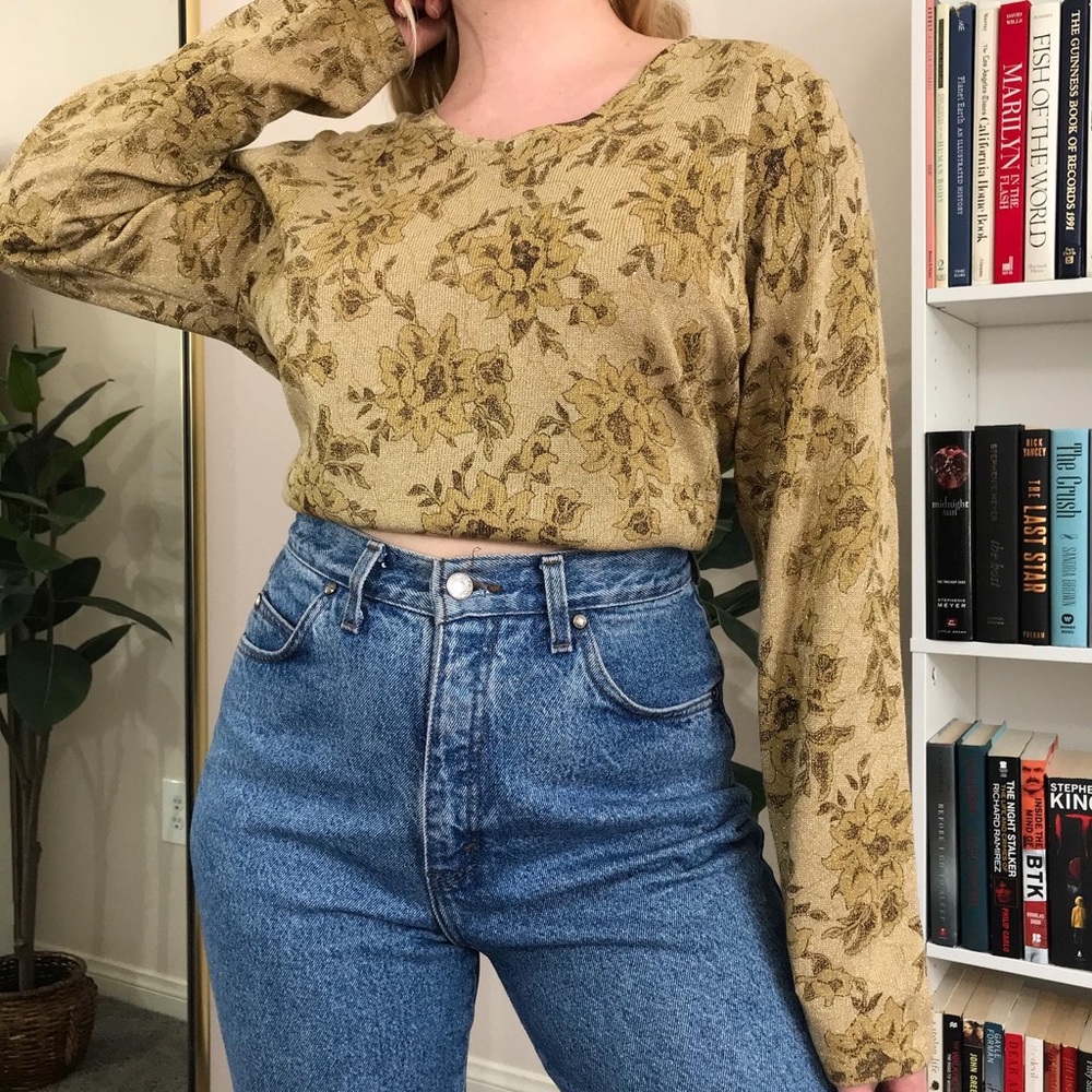 Antique gold flower top